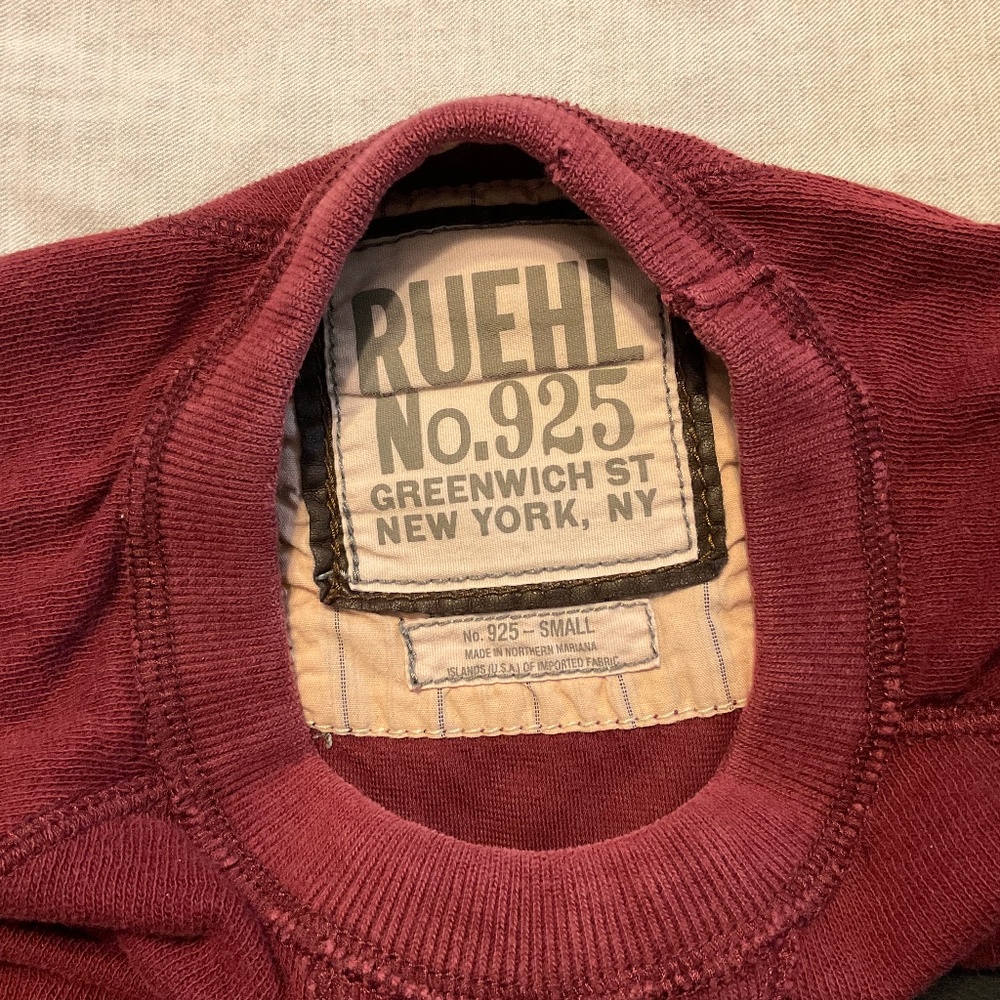 Ruehl No. 925 Small burgundy long sleeve tee